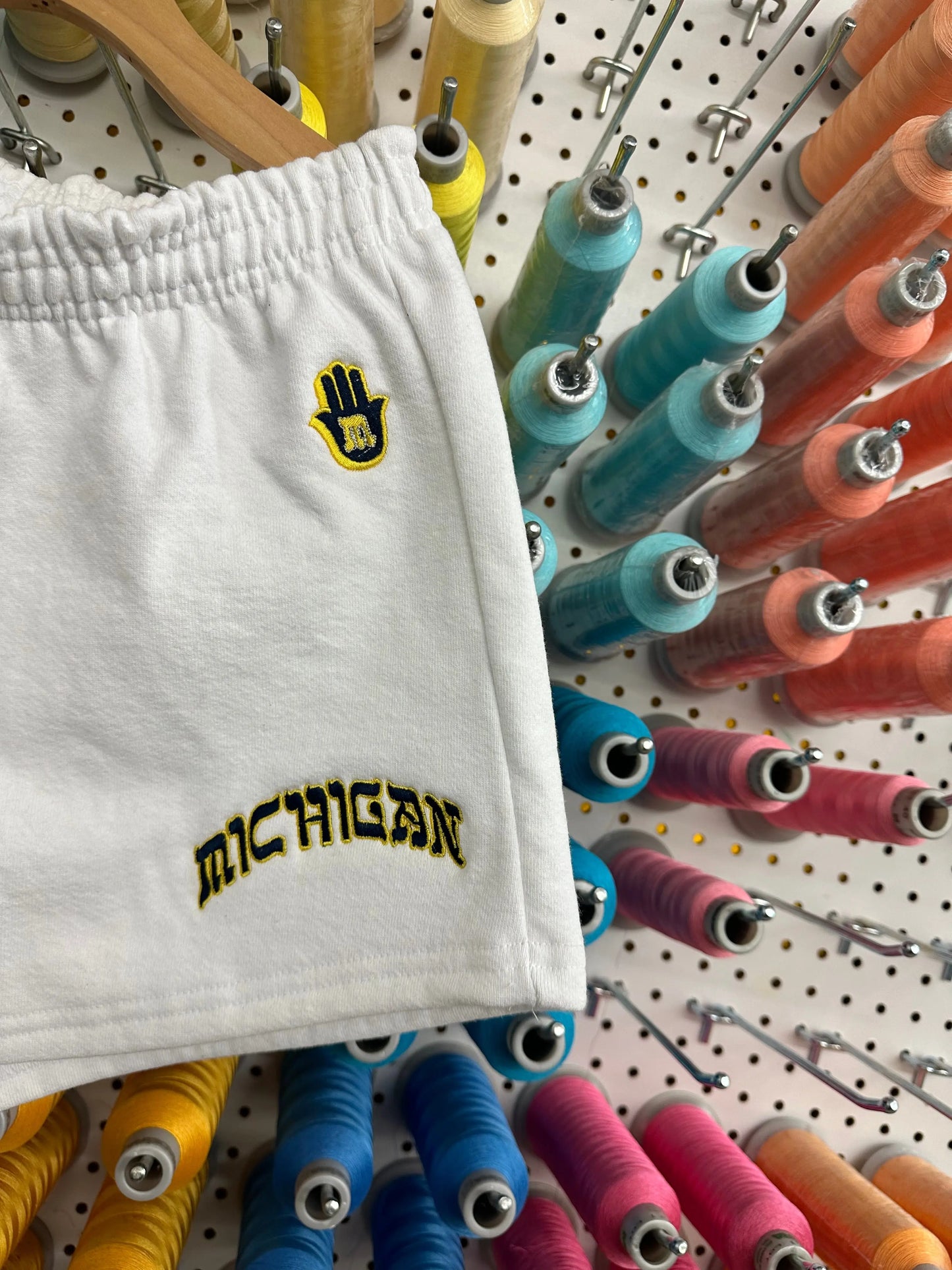 MICHIGAN WHITE SHORTS - Hamsa Club