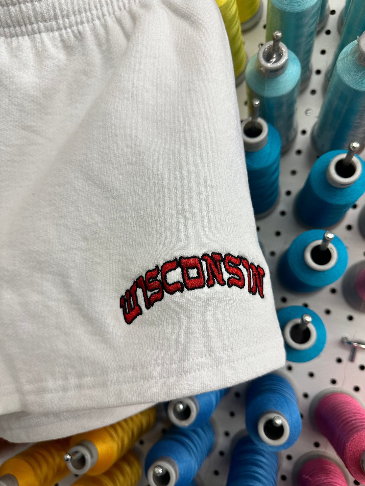 WISCONSIN WHITE SHORTS - Hamsa Club